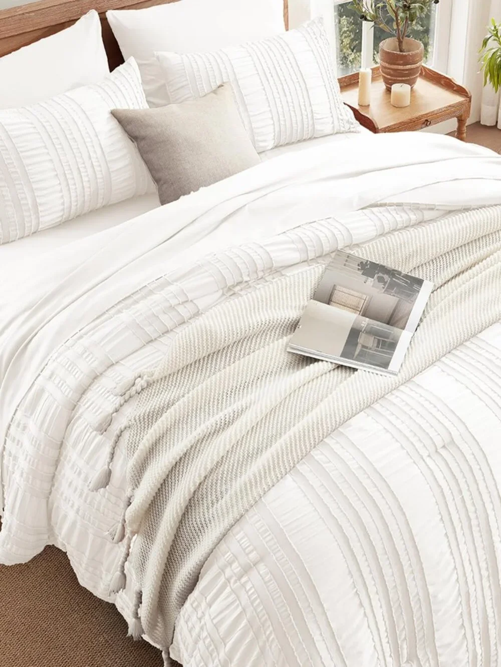 DHSFKBE White King 7 Piece Tufted Comforter Set Bed in a Bag Microfiber